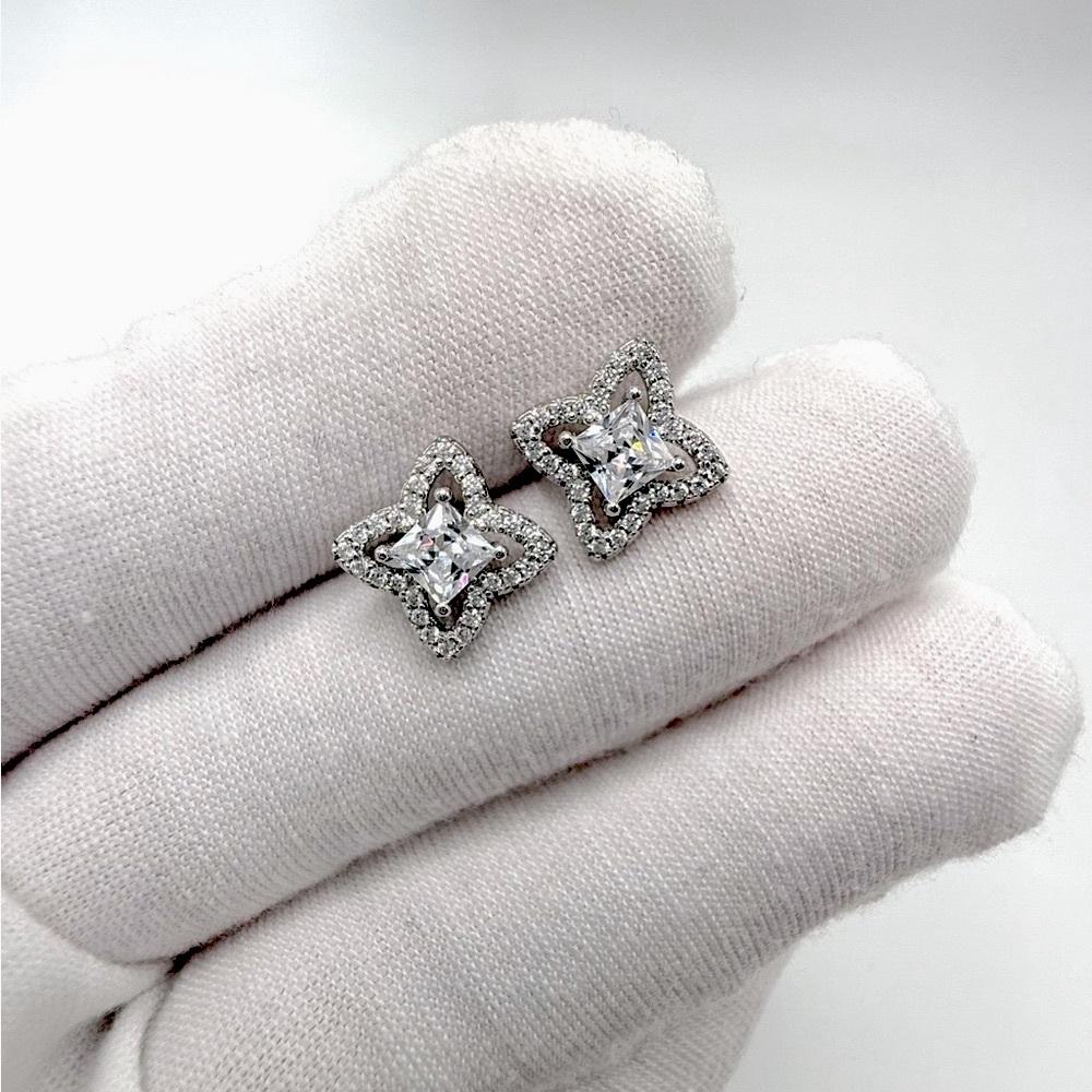 .925 Sterling Silver Clover Style Cz Post Earrings